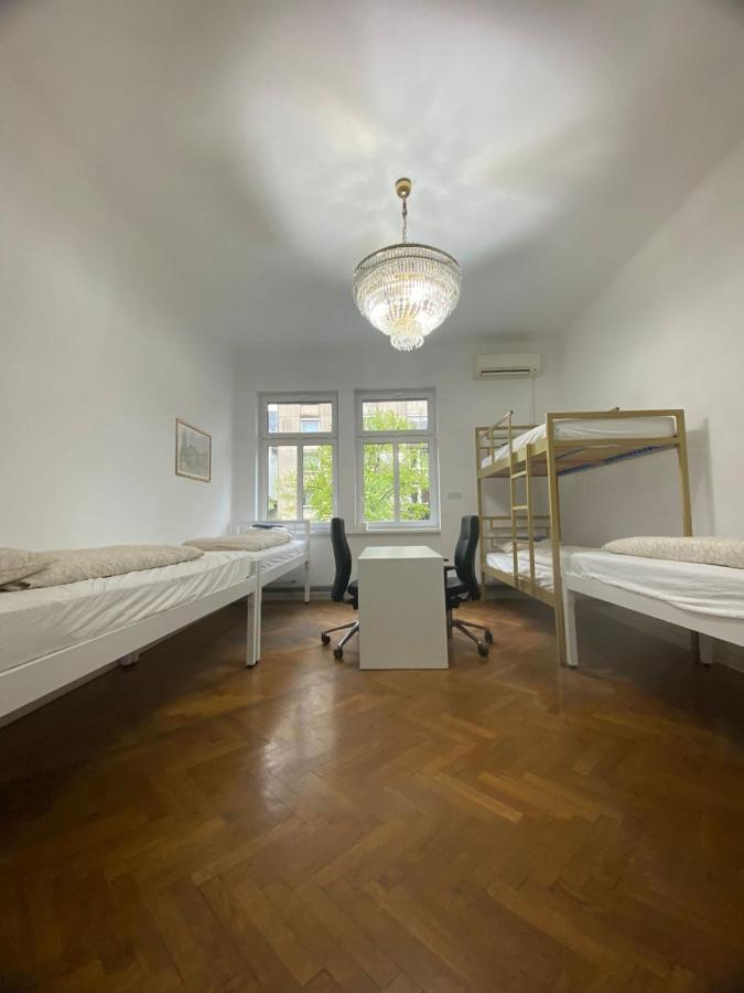 Rooms Miklosiceva Ljubljana Bagian luar foto