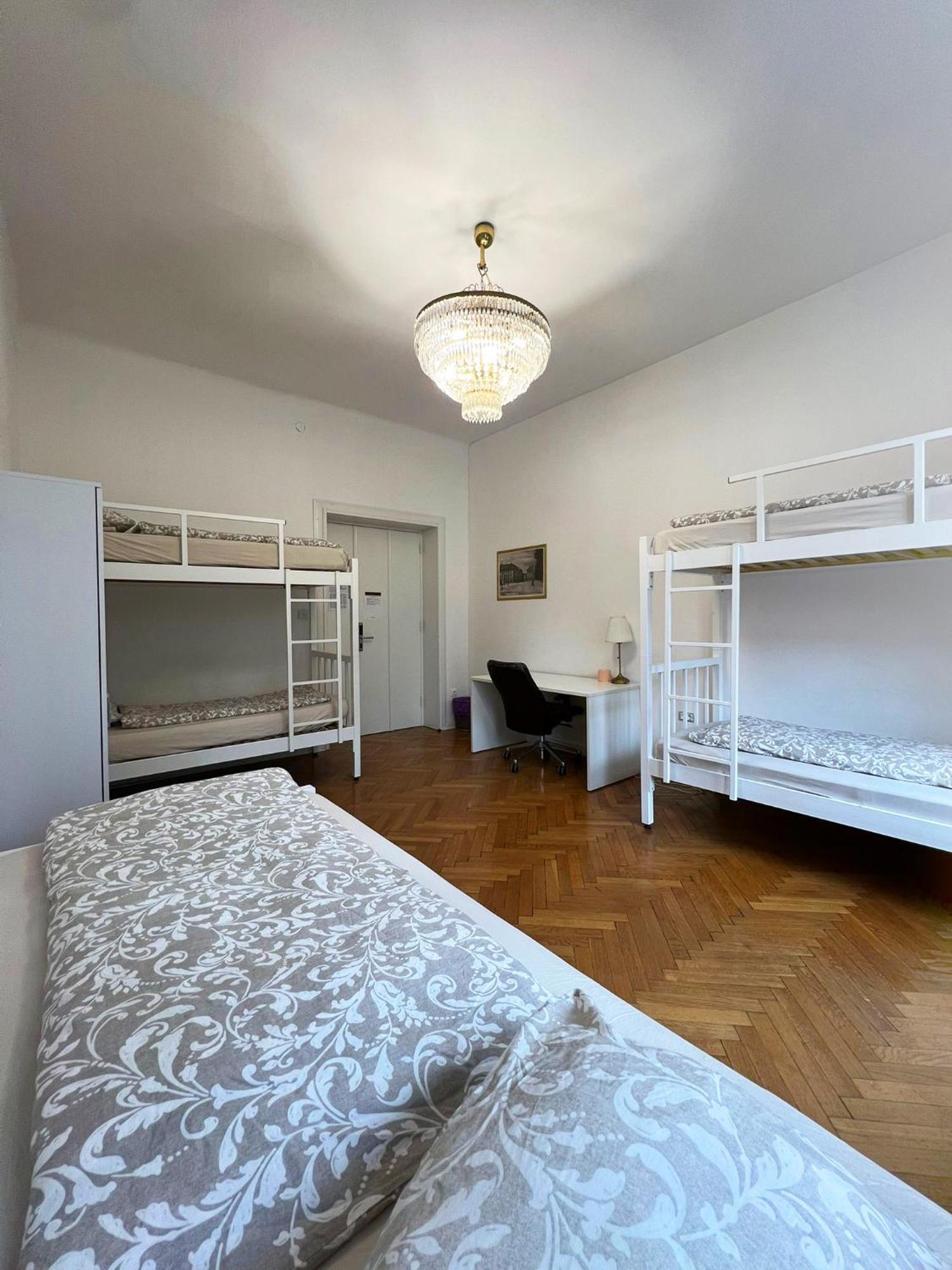 Rooms Miklosiceva Ljubljana Bagian luar foto
